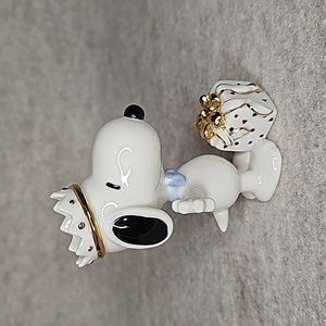 Lenox Snoopy's Birthday Surprise Figurine November Citrine Ivory Fine China 2005